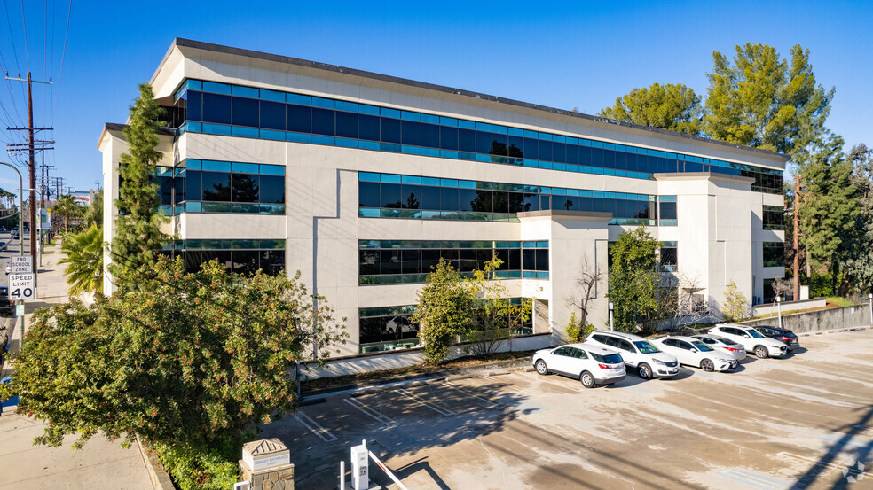 20335 Ventura Blvd, Woodland Hills, CA en alquiler - Foto del edificio - Imagen 2 de 6