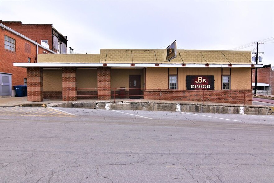 109 S Folger St, Carrollton, MO en venta - Foto del edificio - Imagen 2 de 15