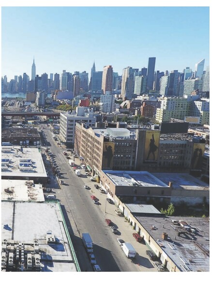 21-07 Borden Ave, Long Island City, NY en alquiler - Foto del edificio - Imagen 2 de 15