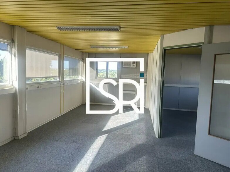 Local en Abrest en venta - Foto del interior - Imagen 3 de 10