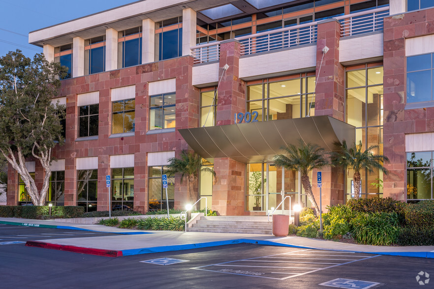 1902 Wright Pl, Carlsbad, CA en alquiler - Foto del edificio - Imagen 3 de 13