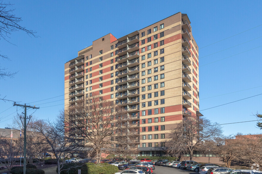 801 N Pitt St, Alexandria, VA en venta - Foto del edificio - Imagen 1 de 8