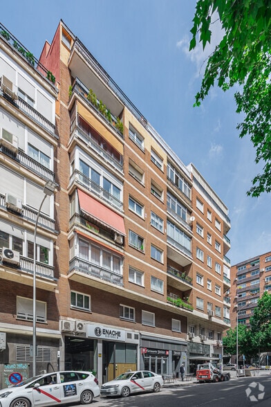 Calle Aviador Zorita, 39, Madrid, Madrid en alquiler - Foto del edificio - Imagen 3 de 3