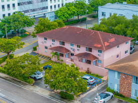 1990s Little Havana 10-Unit Complex - Inmueble