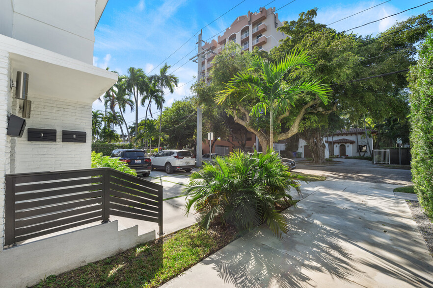 325 SW 30th Rd, Miami, FL en venta - Foto del edificio - Imagen 3 de 52