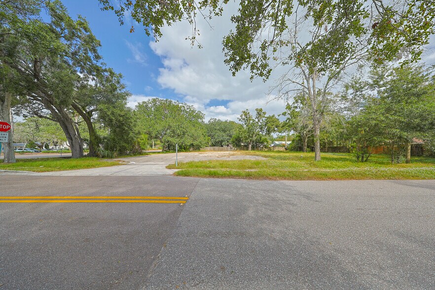 370 Morrison Rd, Brandon, FL en alquiler - Foto del edificio - Imagen 2 de 27