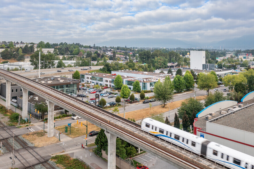 2323 Boundary Rd, Vancouver, BC en alquiler - Foto del edificio - Imagen 2 de 20