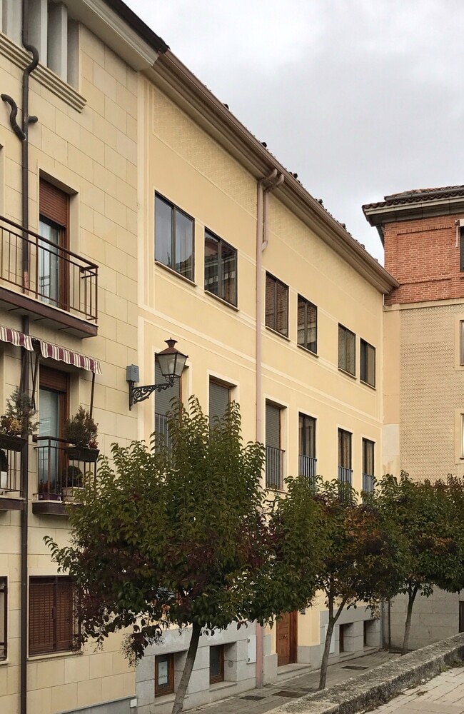 Más detalles de Calle de San Antonio el Real, 21, Segovia - Oficina en alquiler