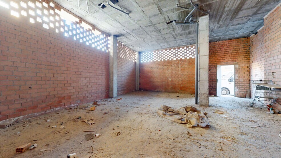 Local en Almería en venta - Foto del edificio - Imagen 2 de 12