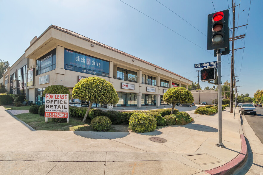 22156 Sherman Way, Canoga Park, CA en alquiler - Foto del edificio - Imagen 1 de 13