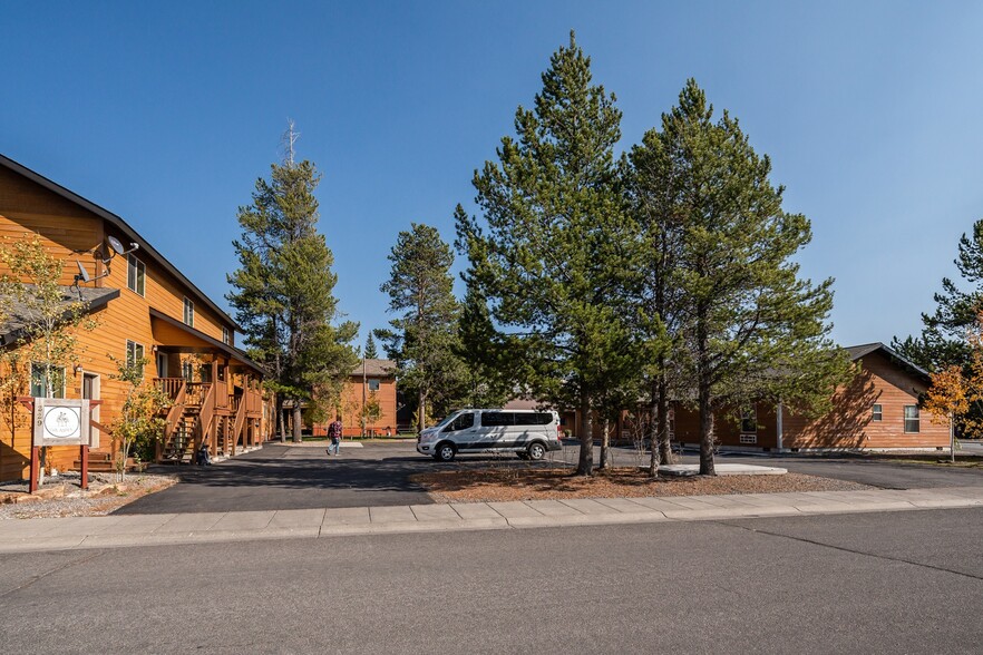 229 N Hayden St, West Yellowstone, MT en venta - Foto del edificio - Imagen 2 de 44