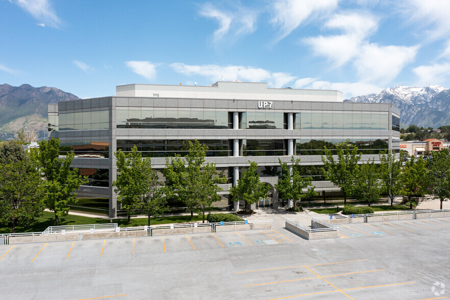 6965 S Union Park Ctr, Cottonwood Heights, UT en alquiler - Foto del edificio - Imagen 2 de 6