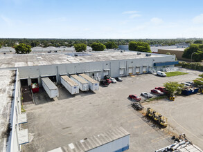 16542 NW 54th Ave, Opa Locka, FL en alquiler Foto del edificio- Imagen 2 de 3