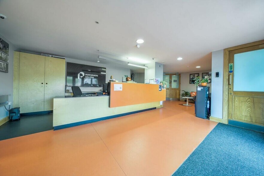 Southend Road, Stanford Le Hope en venta - Foto del edificio - Imagen 2 de 17