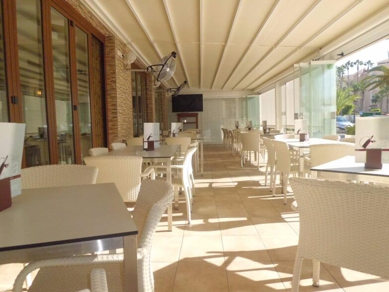 Local en Roquetas de Mar, Almería en venta - Foto del edificio - Imagen 2 de 17