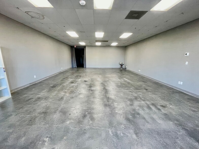 611 Dallas Dr, Roanoke, TX en alquiler - Foto del interior - Imagen 2 de 6