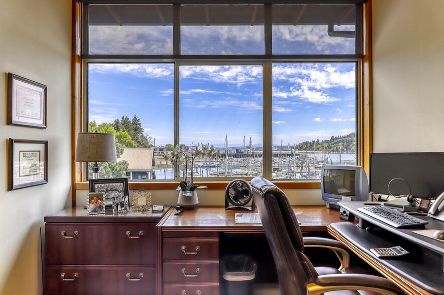 175 Parfitt Way, Bainbridge Island, WA en venta - Foto del interior - Imagen 3 de 11