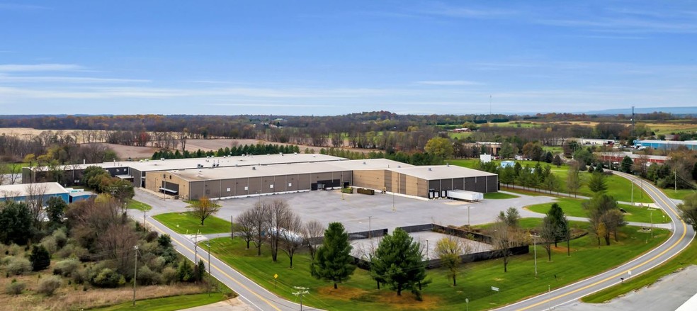 426 Industrial Blvd, Kearneysville, WV en alquiler - Foto principal - Imagen 1 de 19