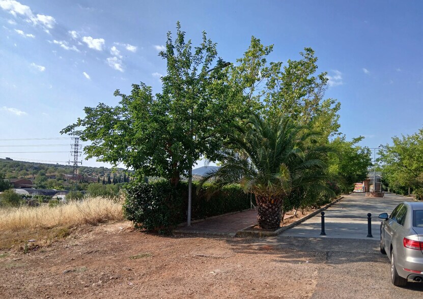 Avenida de Castilla la Mancha, 11, Los Navalmorales, Toledo en venta - Foto del edificio - Imagen 3 de 7