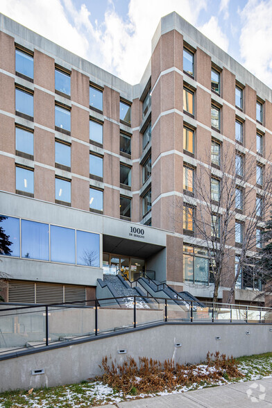 1000 Rue De Sérigny, Longueuil, QC en alquiler - Foto del edificio - Imagen 2 de 7