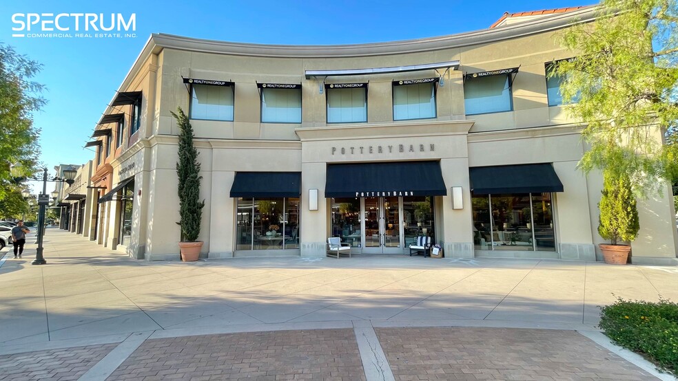 24251 Town Center Dr, Valencia, CA en alquiler - Foto del edificio - Imagen 3 de 20