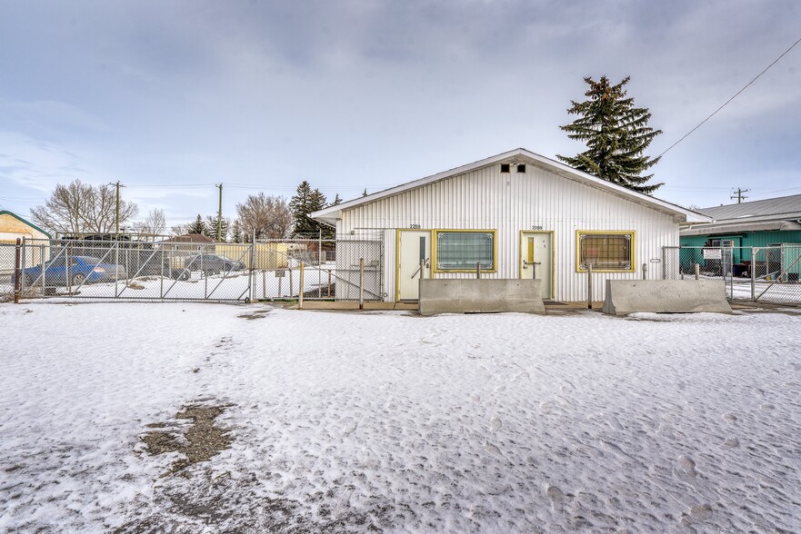 228 Centre St NE, Langdon, AB en venta - Foto del edificio - Imagen 3 de 18