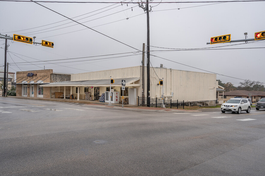 1017 Main St, Liberty Hill, TX en venta - Foto del edificio - Imagen 2 de 21