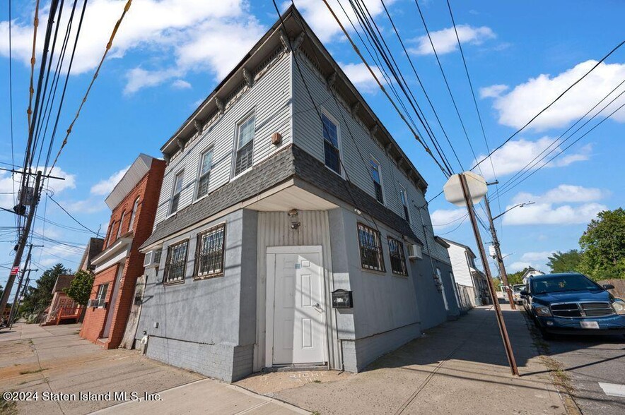 110 Van Pelt Ave, Staten Island, NY en alquiler - Foto del edificio - Imagen 1 de 5