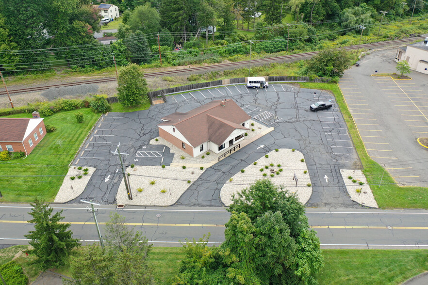 12 Seneca Rd, Bloomfield, CT en venta - Foto del edificio - Imagen 2 de 10