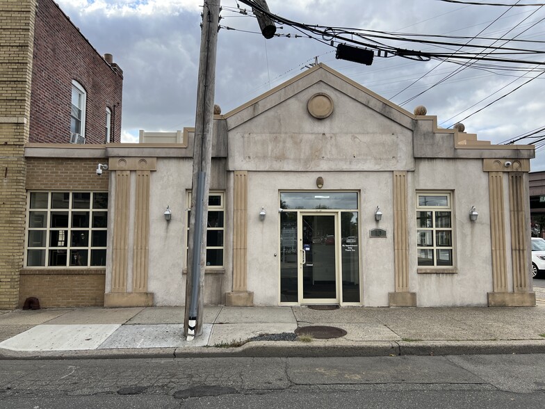 143A Tulip Ave, Floral Park, NY en alquiler - Foto del edificio - Imagen 1 de 28