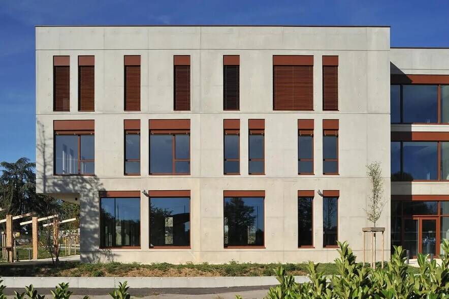 51 Rue Berty Albrecht, Bron en alquiler - Foto del edificio - Imagen 1 de 25