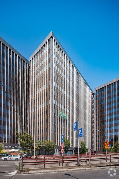 Calle de Agustín de Foxá, 29, Madrid, Madrid en alquiler - Foto del edificio - Imagen 2 de 10