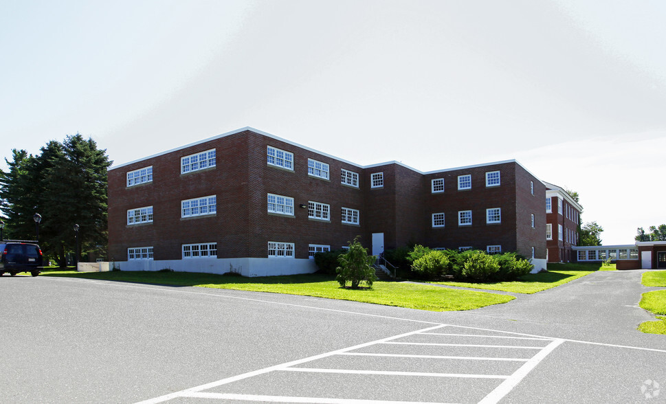 60 Pineland Dr, New Gloucester, ME en alquiler - Foto del edificio - Imagen 3 de 12