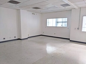 13171 Telfair Ave, Sylmar, CA en alquiler Foto del edificio- Imagen 2 de 5