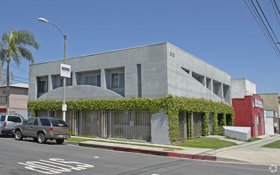 8737 Venice Blvd, Los Angeles, CA en alquiler - Foto del edificio - Imagen 1 de 8