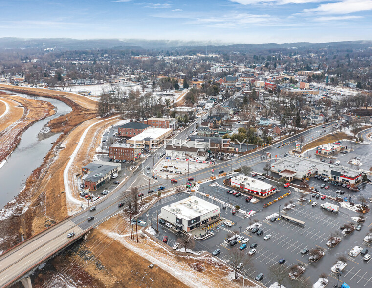 115 Brown St, East Stroudsburg, PA en venta - Foto del edificio - Imagen 3 de 4