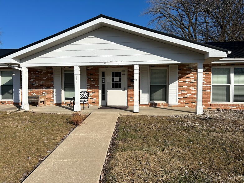 136 S Dipper Ln, Decatur, IL en venta - Foto del edificio - Imagen 2 de 9