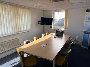 101-104 Love Ln, Cirencester en alquiler Foto del edificio- Imagen 2 de 6