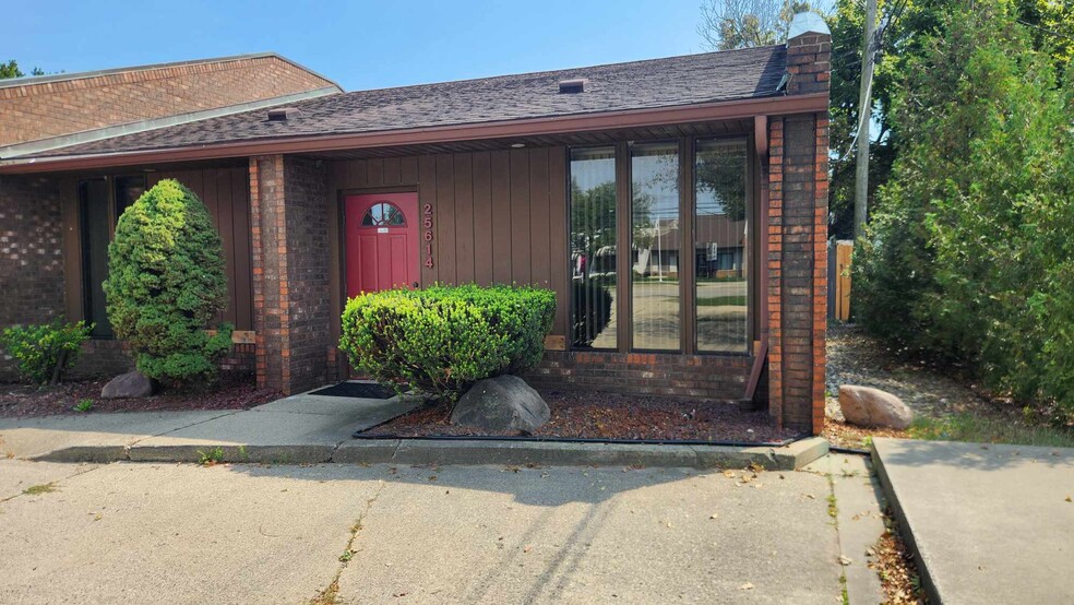 25614 Jefferson Ave, Saint Clair Shores, MI en alquiler - Foto del edificio - Imagen 3 de 11