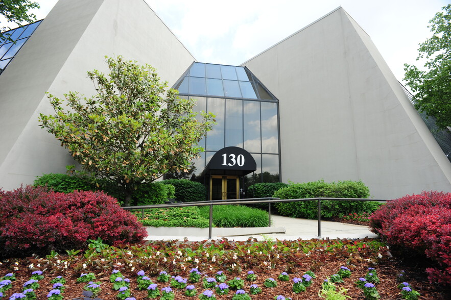 130 E Wilson Bridge Rd, Worthington, OH en venta - Foto del edificio - Imagen 3 de 12