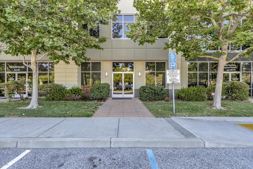 1298 Kifer Rd, Sunnyvale, CA en venta - Foto del edificio - Imagen 2 de 28