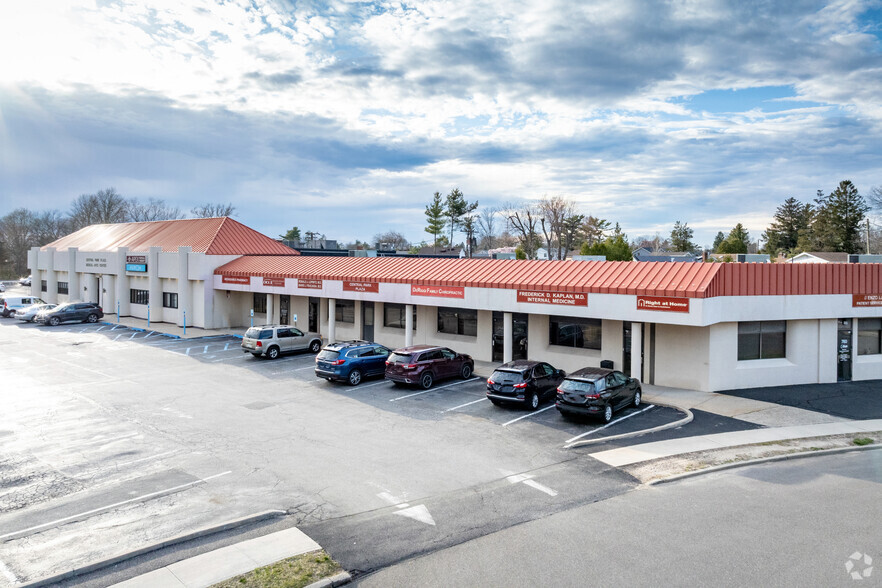 700-760 Old Country Rd, Plainview, NY en venta - Foto del edificio - Imagen 3 de 7