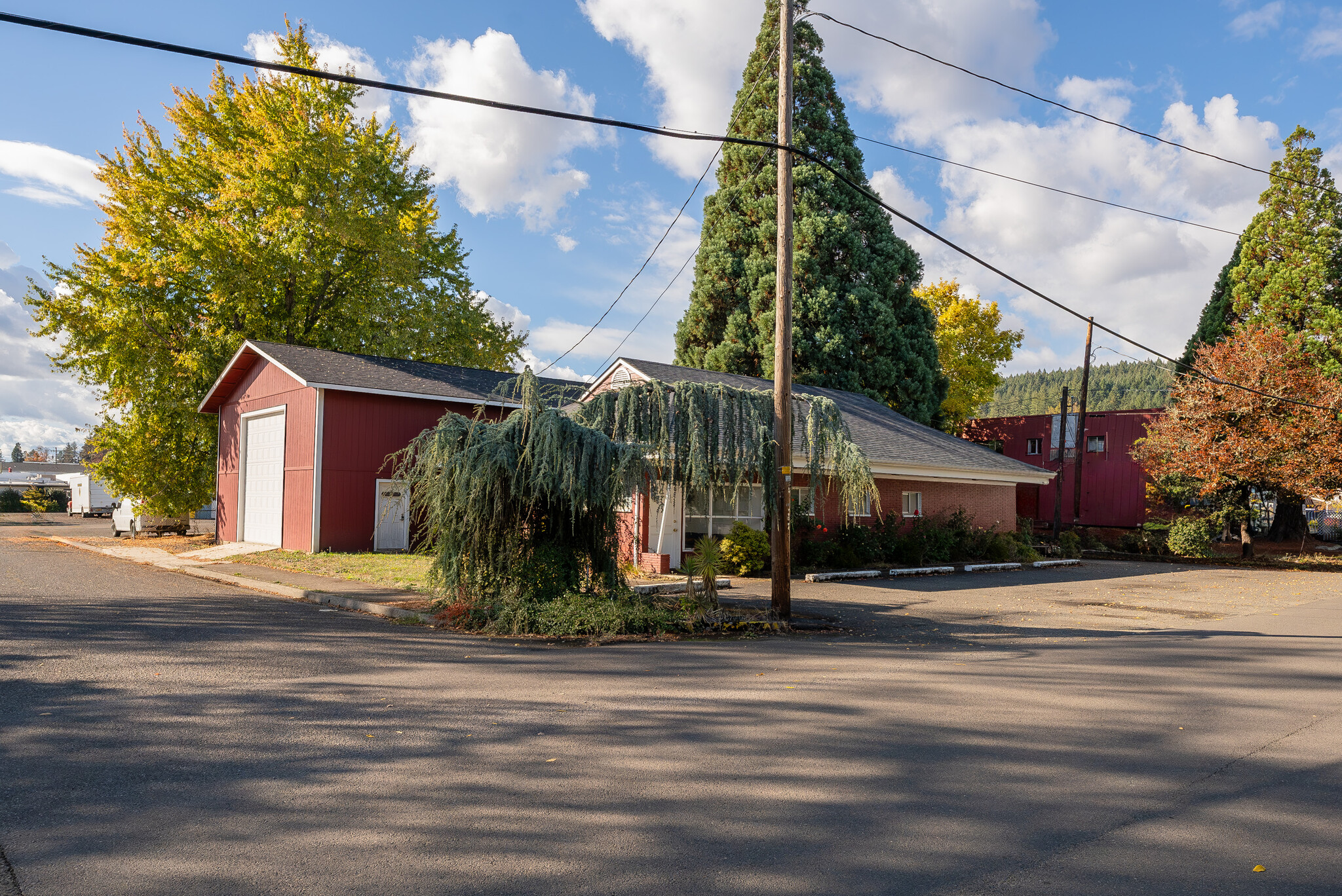 219 Umpqua St, Sutherlin, OR en alquiler Foto del edificio- Imagen 1 de 21