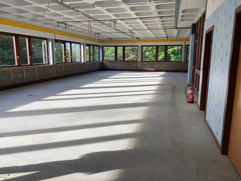 Kilwinning Rd, Irvine en alquiler - Foto del edificio - Imagen 3 de 8