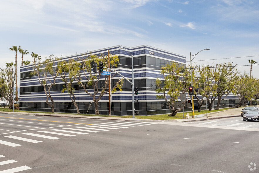 16461 Sherman Way, Van Nuys, CA en alquiler - Foto del edificio - Imagen 1 de 4