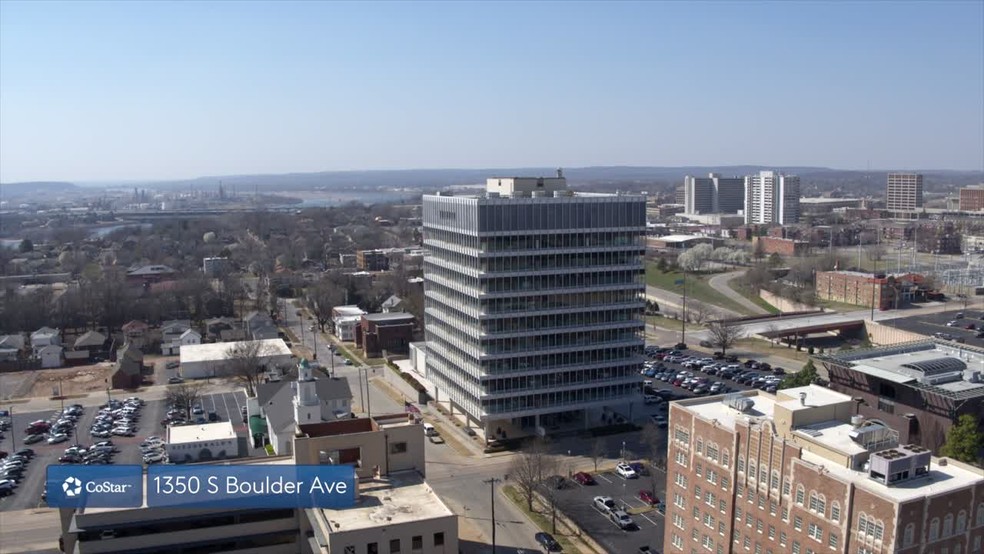 1350 S Boulder Ave, Tulsa, OK en alquiler - Vídeo aéreo - Imagen 2 de 17