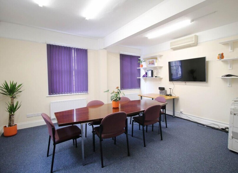 18 Newbury St, Wantage en venta - Foto del interior - Imagen 2 de 11