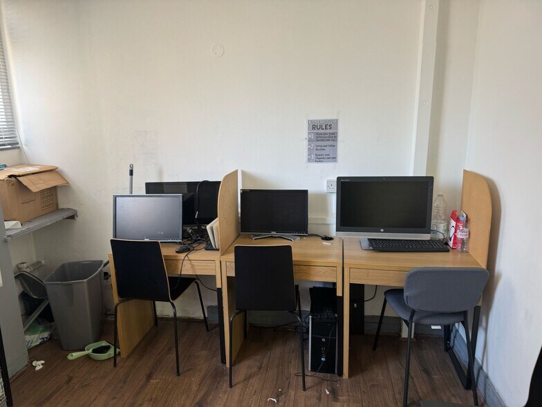 10-17 Woodford Av, Ilford en alquiler - Foto del edificio - Imagen 2 de 4