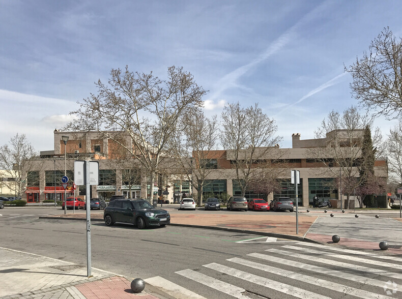 Calle Vía Dos Castillas, 15, Pozuelo De Alarcón, Madrid en venta - Foto del edificio - Imagen 2 de 3