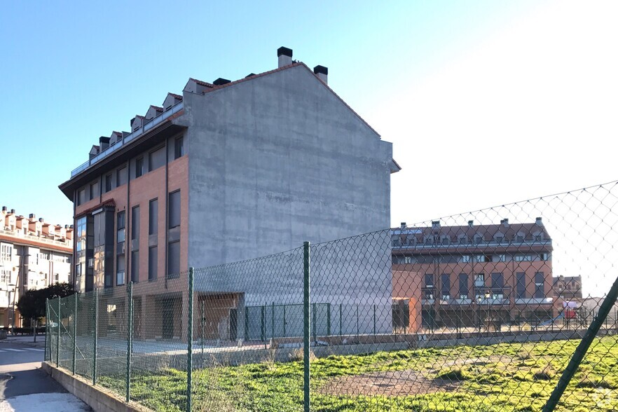 Avenida Príncipe de Asturias 20, Alovera, Guadalajara en venta - Foto del edificio - Imagen 2 de 2